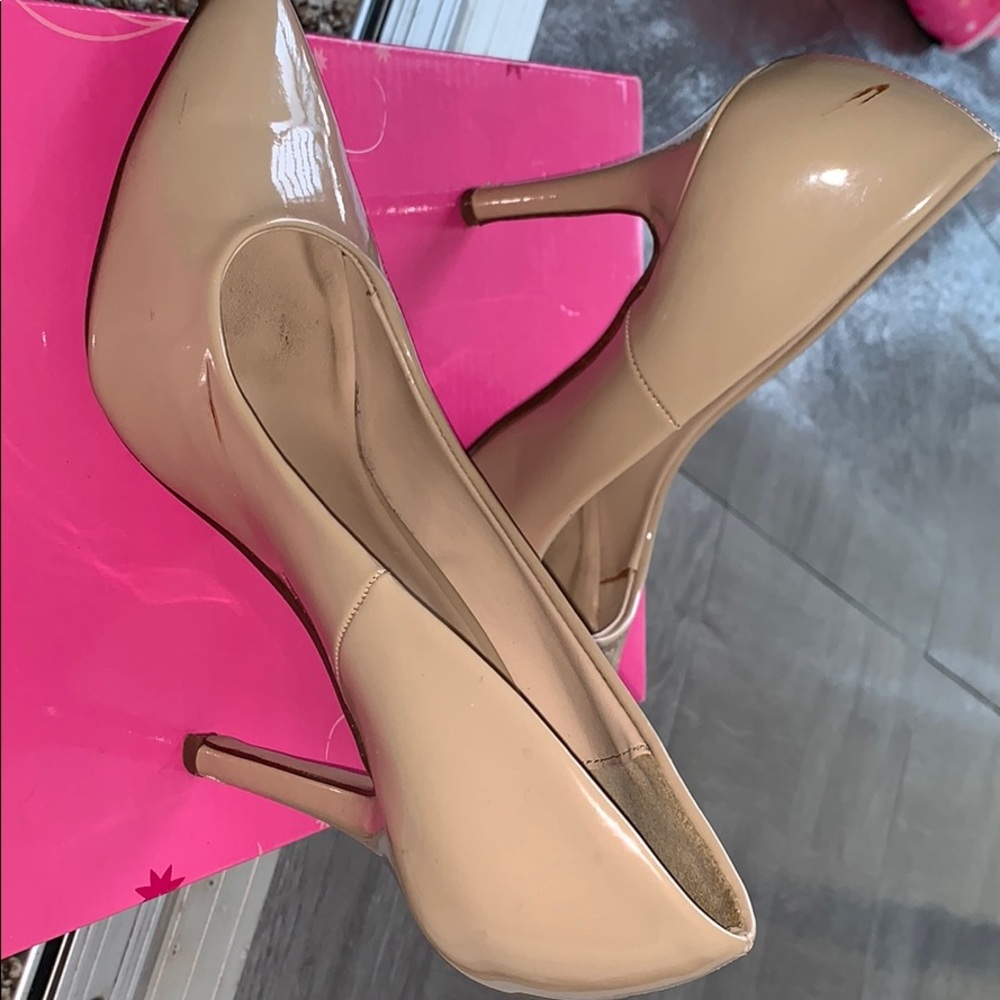 Been worn - Picture 2 of 3
